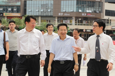 中共河源市委常委、市政府黨組副書記龔國平到河源市商業(yè)中心調(diào)研