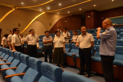 市領(lǐng)導(dǎo)到河源市商業(yè)中心檢查省第十屆少兒藝術(shù)花會(huì)準(zhǔn)備情況