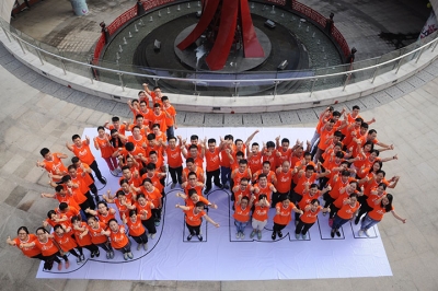 堅(jiān)基商業(yè)丨向著陽光奔跑，供應(yīng)美好時(shí)光 ————堅(jiān)基商業(yè)全體員工定向越野拓展