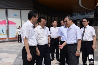 中央政治局委員、廣東省委書記胡春華視察河源市商業(yè)中心